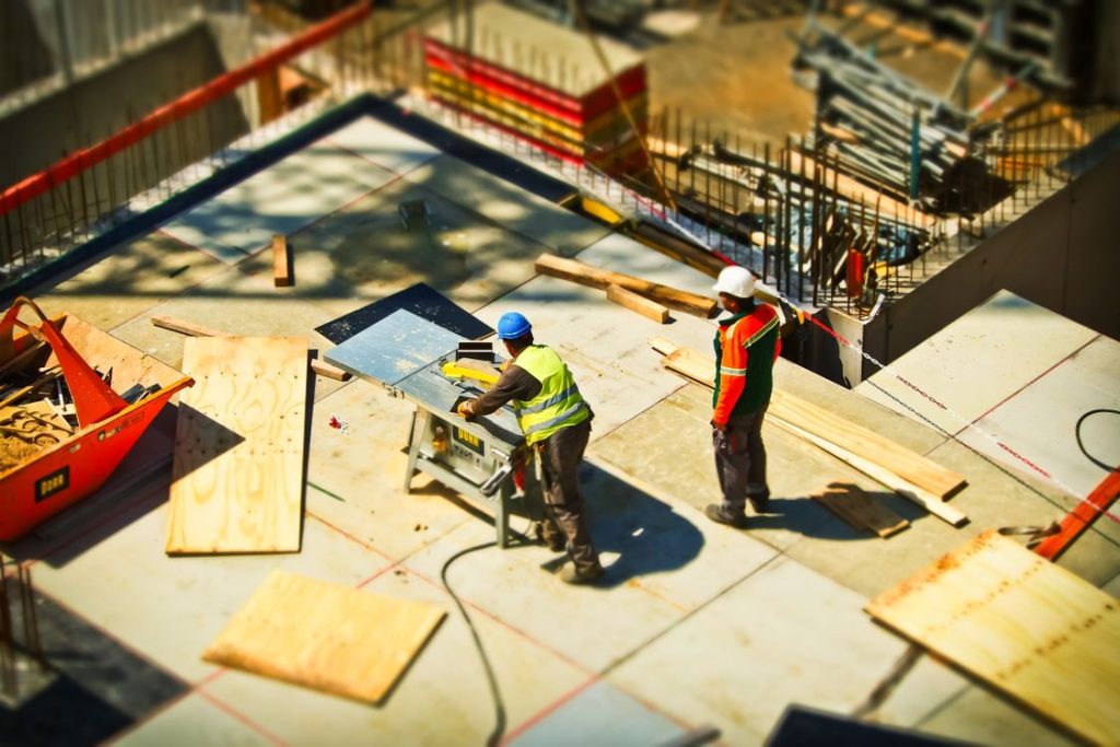 مشرف هندسي في موقع بناء — مقال الإشراف الهندسي على البناء في الرياض